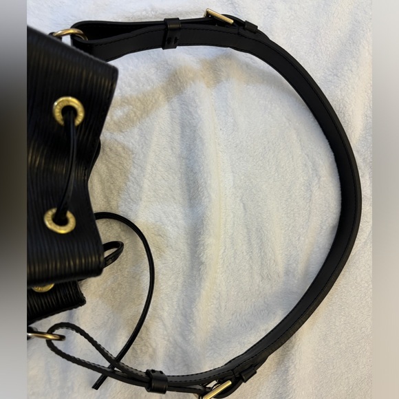 Authentic Louis Vuitton Epi Petit Noe in Black - Picture 14 of 15